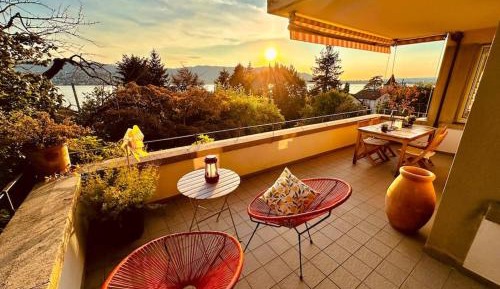Four-Bedroom Apartment with Lake View