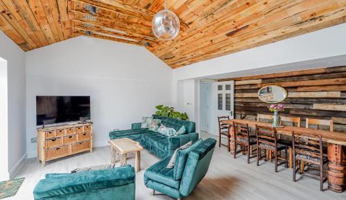 Three-Bedroom Holiday Home 