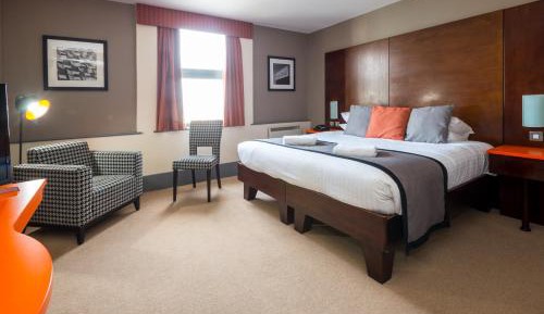 Superior King Room with River View - Non-Smoking