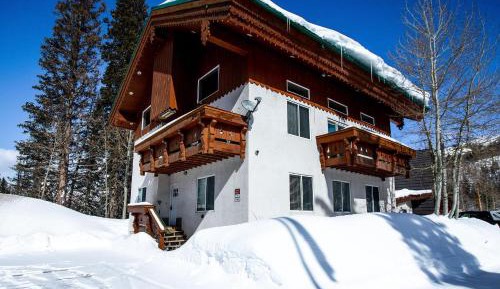Four-Bedroom Holiday Home