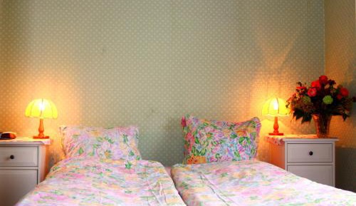 Twin Room with Shared Bathroom