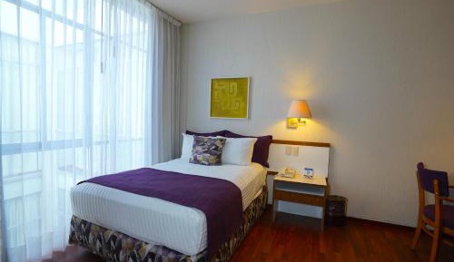 Standard Queen Room