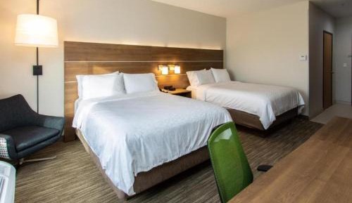 Queen Room with Two Queen Beds - Disability Access Hearing Accessible - Roll-In Shower