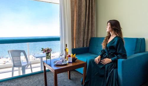 Standard Twin Room with Sea View