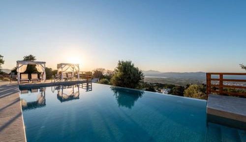 Apartment with Pool View 