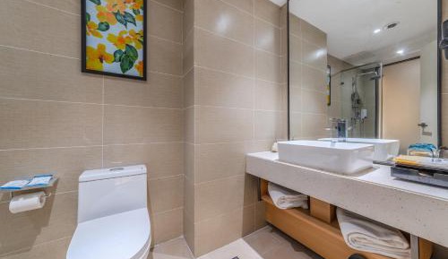 Standard Queen Room