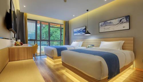 Twin Room With View 