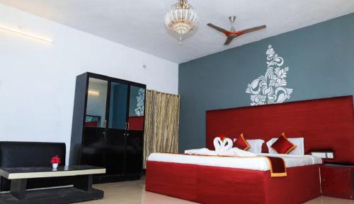 Deluxe Double Room (2 Adults + 1 Child)