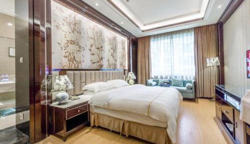 Deluxe Queen Room