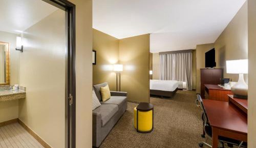 King Suite - Accessible/Non-Smoking