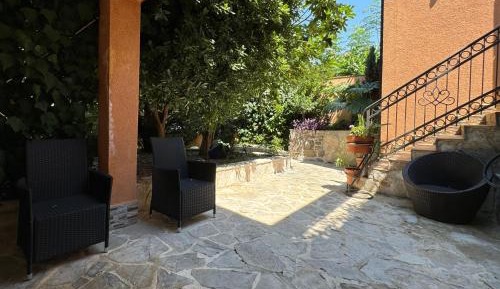 Apartment with Garden View
