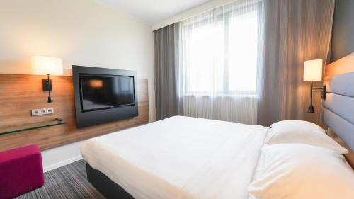 Family Room with One Queen Bed and Sofa Bed