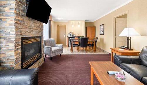 King Suite with Balcony - Non-smoking