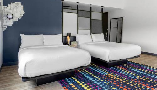 Queen Room with Two Queen Beds - Hearing Accessible