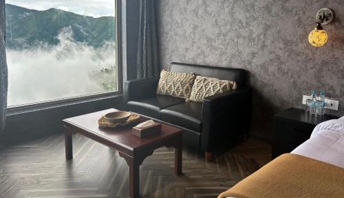 Deluxe Double Room (2 Adults + 1 Child)
