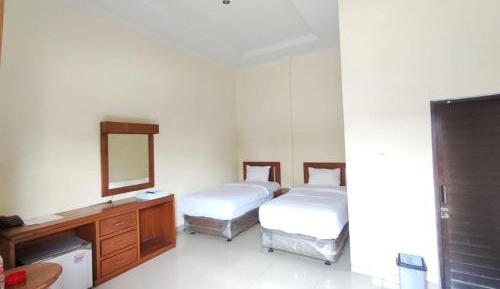 Twin Room with City View