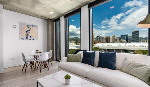 Deluxe One-Bedroom Apartment