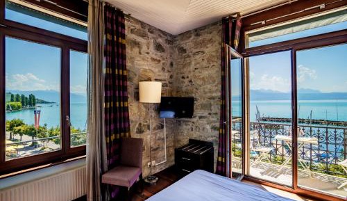 Superior Double Room with Balcony and Lake View