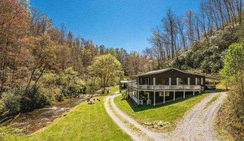 Three-Bedroom Holiday Home 