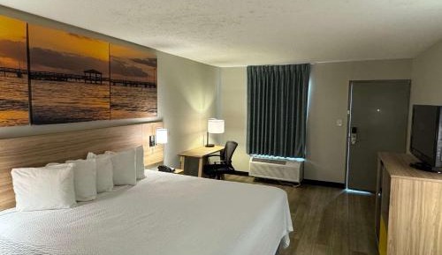 Deluxe King Room - Non-Smoking