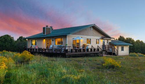 Three-Bedroom Holiday Home 