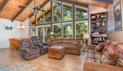 Three-Bedroom Holiday Home 