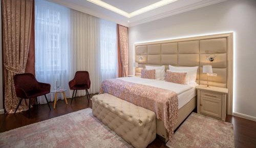 Deluxe Double or Twin Room with City View