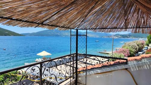 One-Bedroom Apartment with Terrace and Sea View - Attic