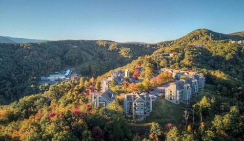 Apartment with Mountain View
