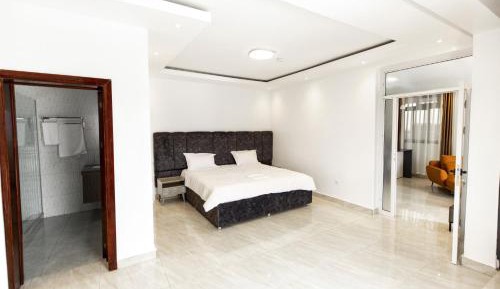 One-Bedroom Apartment with Terrace