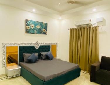 Deluxe Queen Room