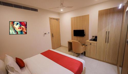 Deluxe Double or Twin Room with City View