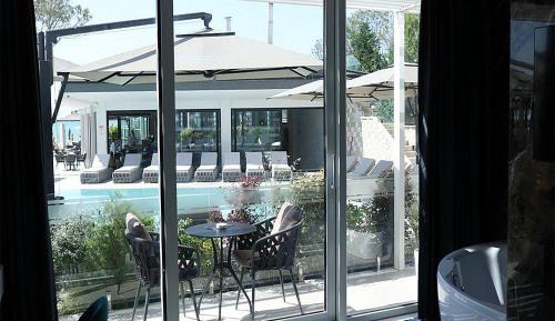Deluxe Double Room with Jacuzzi and Pool View