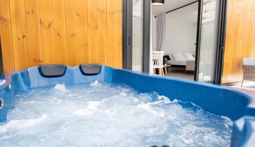 Suite with Hot Tub