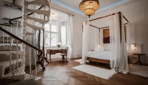 Suite with Garden View