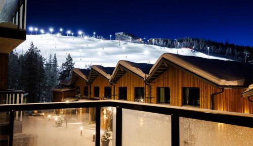 Three-Bedroom Apartment with Mountain View