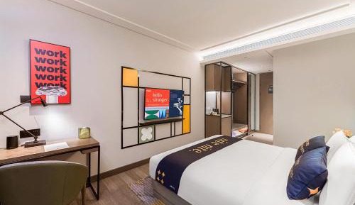 Deluxe Queen Room