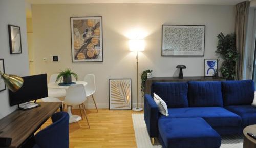 Deluxe One-Bedroom Apartment