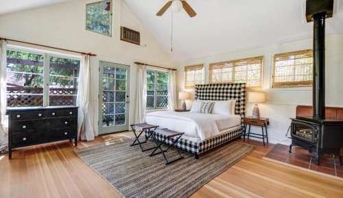 One-Bedroom Holiday Home