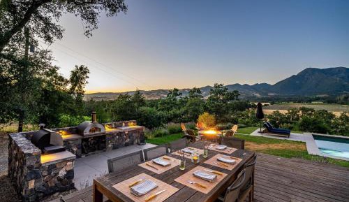 Three-Bedroom Holiday Home 