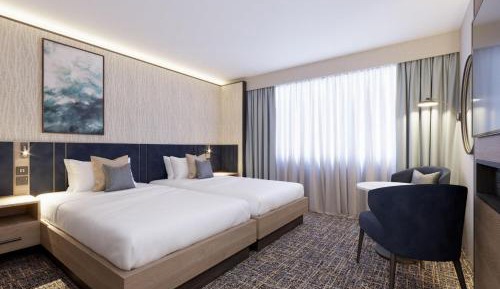 Deluxe Family Room