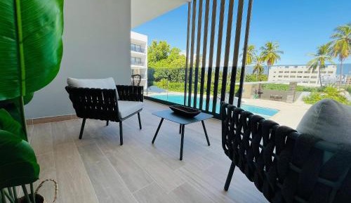 Apartment with Pool View 