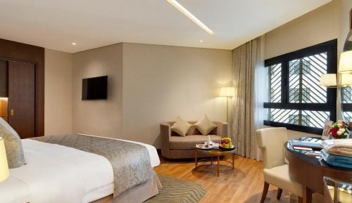 King Room with Roll-In Shower - Disability Access