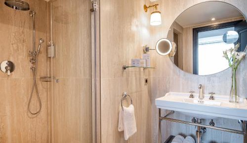 Executive Suite with City View