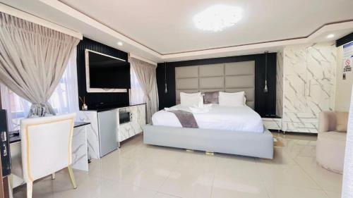 Deluxe Double Room with Shower