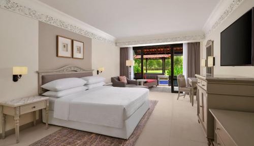 Lagoon Access room (King, balcony,Club Lounge Access)