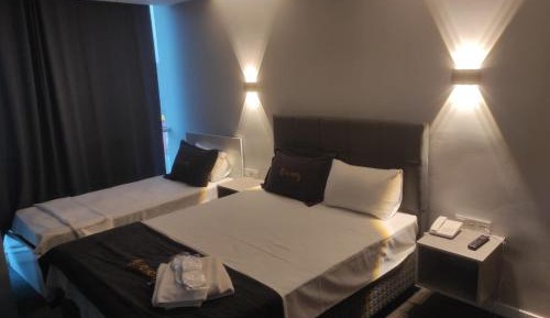 Basic Triple Room with Shared Bathroom