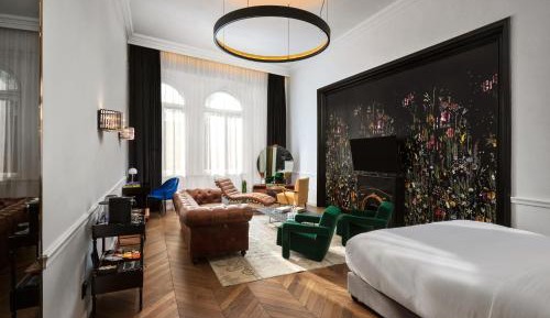 Deluxe Suite with Park View