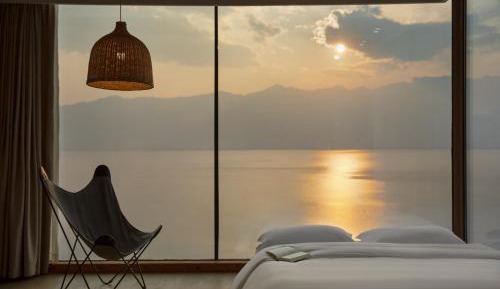 Moxi Sea View King Room