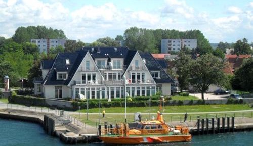 Two-Bedroom Apartment with Terrace and Sea View